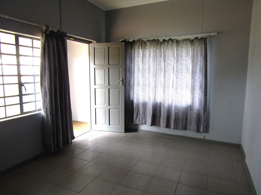 To Let 1 Bedroom Property for Rent in Humansdorp Eastern Cape